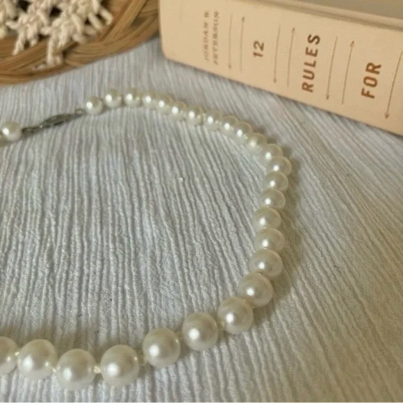 White Silver Pearl Necklace Vintage “Dove”  15” Marquise Fishhook Classic Simple - Picture 9 of 10